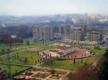 Costruzioni su resti archeologici. Frosinone villa comunale 350 260