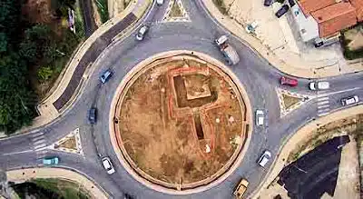 Costruzione di rotatoria su resti archeologici